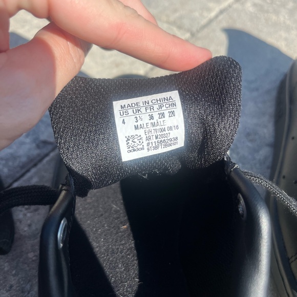 Adidas Stan Smith All-Black Sneakers - Picture 12 of 13